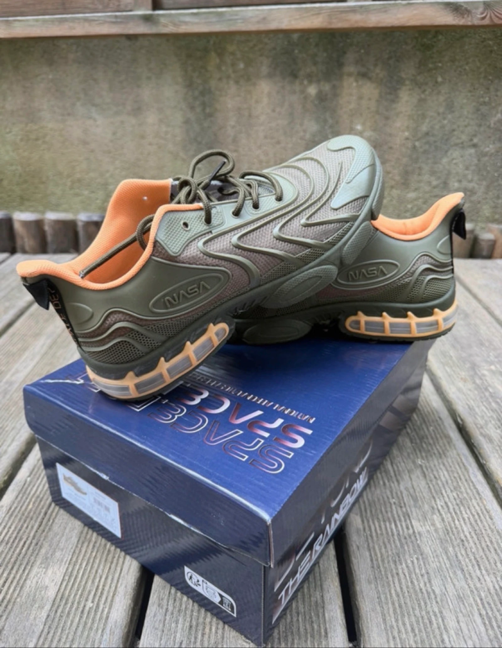 Basket NASA homme kaki et orange taille 43